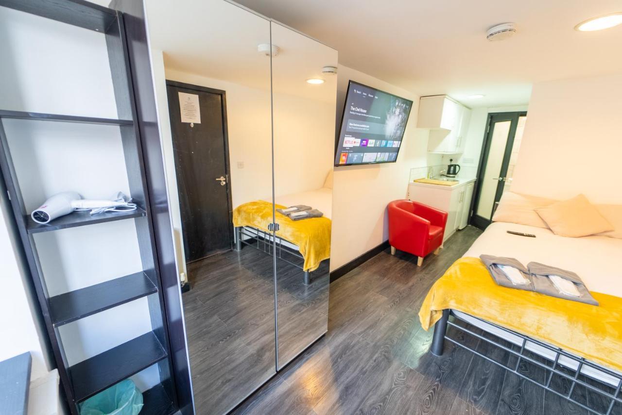 Stay Sa Equipped Studios Next To Uob And Qe! Birmingham Eksteriør billede